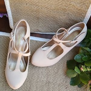 Dream Paris T-Strap Ankle Cross Heels in Cream